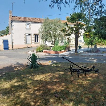 Bed and Breakfast Au Granit Bleu Faye-l'Abbesse Esterno foto