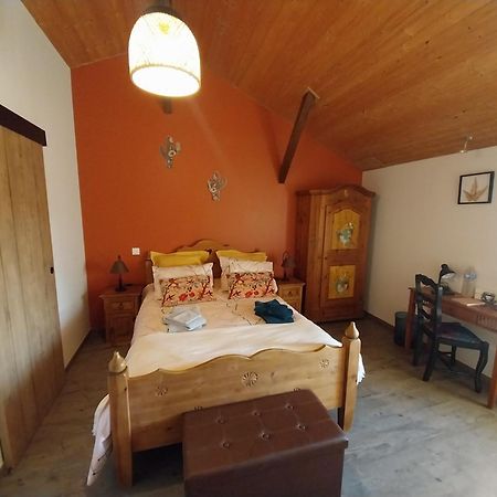 Bed and Breakfast Au Granit Bleu Faye-l'Abbesse Esterno foto