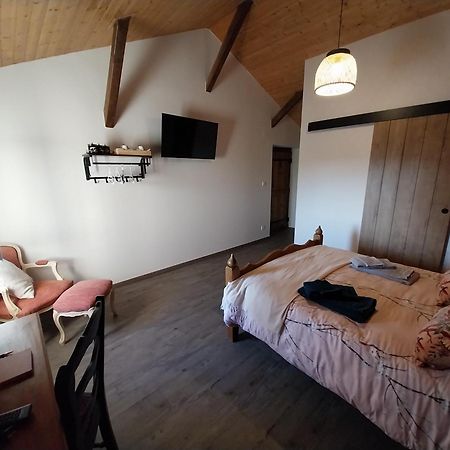 Bed and Breakfast Au Granit Bleu Faye-l'Abbesse Esterno foto