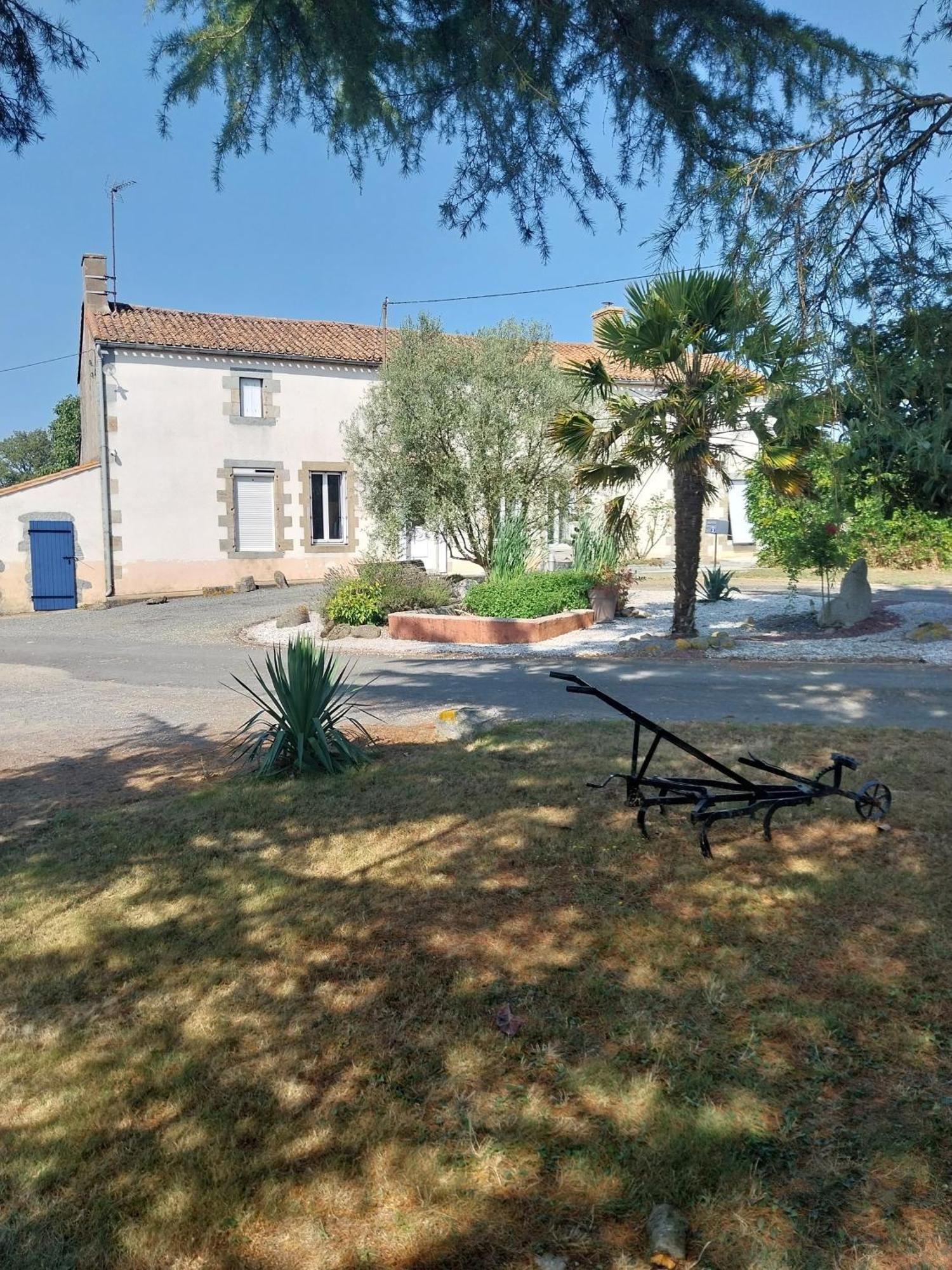 Bed and Breakfast Au Granit Bleu Faye-l'Abbesse Esterno foto